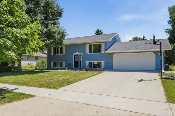 2832 Westgate DR S, Fargo, ND 58103