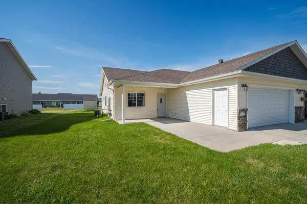 1877 Longview DR, Detroit Lakes, MN 56501