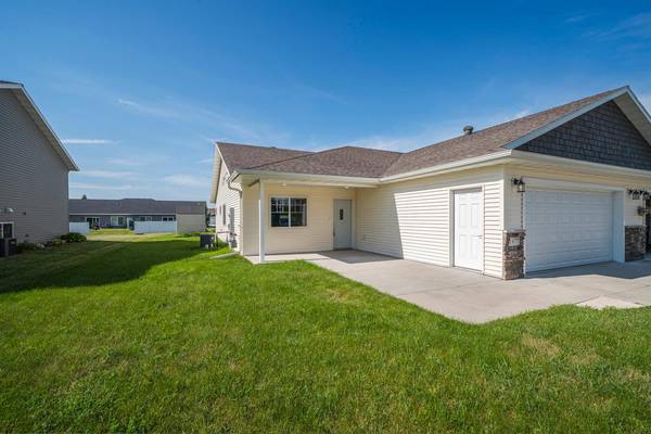 1877 Longview DR, Detroit Lakes, MN 56501