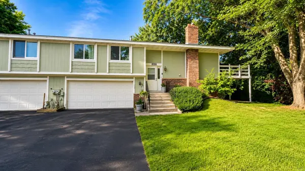 6869 Macbeth CT, Woodbury, MN 55125
