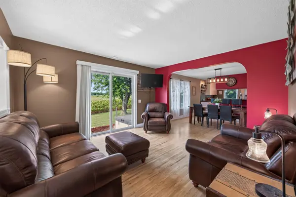 9711 Ireland AVE NW, Annandale, MN 55302