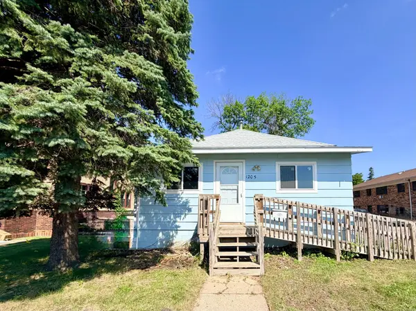 1205 6th AVE, Worthington, MN 56187