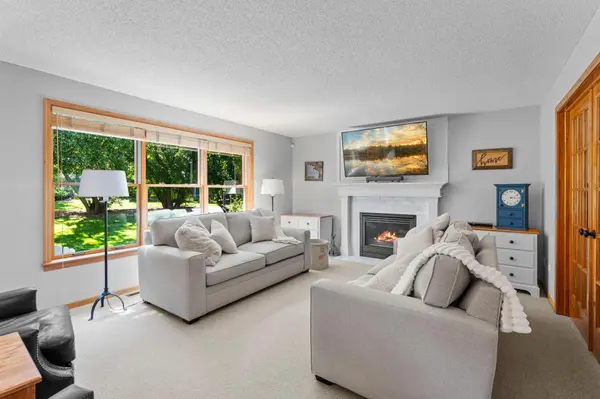 8010 Spruce TRL, Eden Prairie, MN 55347