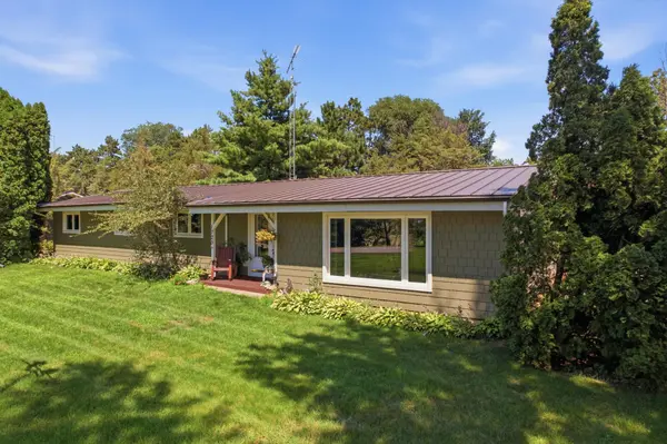 1725 N River RD, Buffalo City, WI 54622