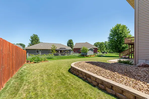 228 Creekside DR, Eagle Lake, MN 56024
