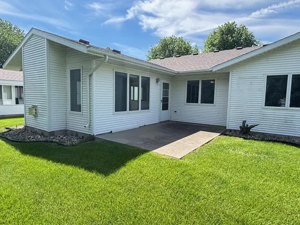 806 28th AVE SW, Willmar, MN 56201