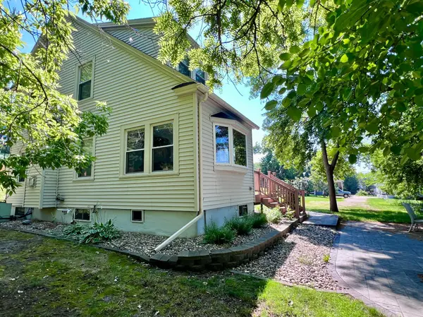 521 Lakeshore DR, Ortonville, MN 56278