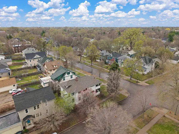 2017 Laurel AVE, Saint Paul, MN 55104