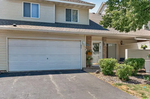 7018 49th ST N, Oakdale, MN 55128