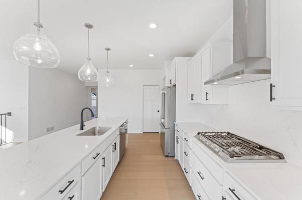 1924 White Pine WAY, Carver, MN 55315