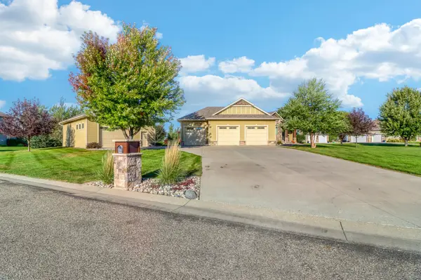 7013 Maple LN, Horace, ND 58047