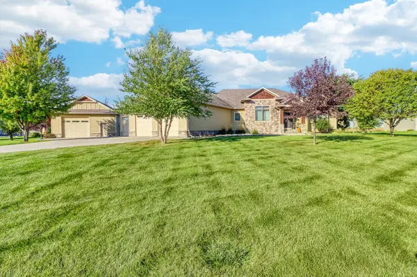 7013 Maple LN, Horace, ND 58047