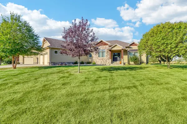 7013 Maple LN, Horace, ND 58047