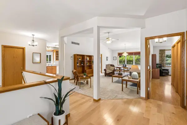 810 Monet CT, Mendota Heights, MN 55120