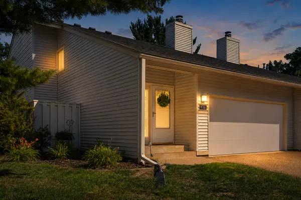 936 Monterey CT S, Shoreview, MN 55126