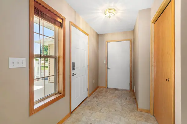 2100 Burr Oak Dr #B, Austin, MN 55912