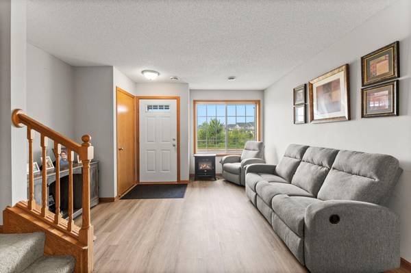345 Roosevelt ST S #H, Cambridge, MN 55008