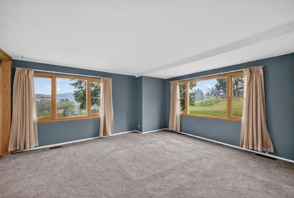 16 Carter LN, Silver Bay, MN 55614