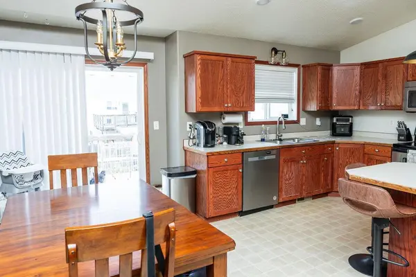 1028 39 AVE W, West Fargo, ND 58078