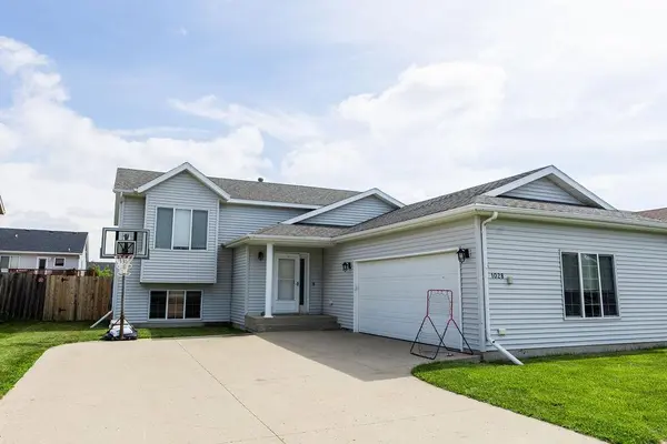1028 39 AVE W, West Fargo, ND 58078