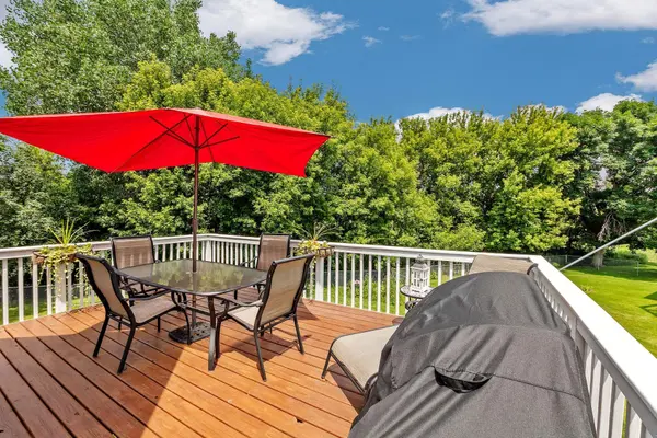 3947 Bailey Ridge Draw, Woodbury, MN 55125