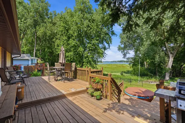2686 Victoria ST N, Roseville, MN 55113