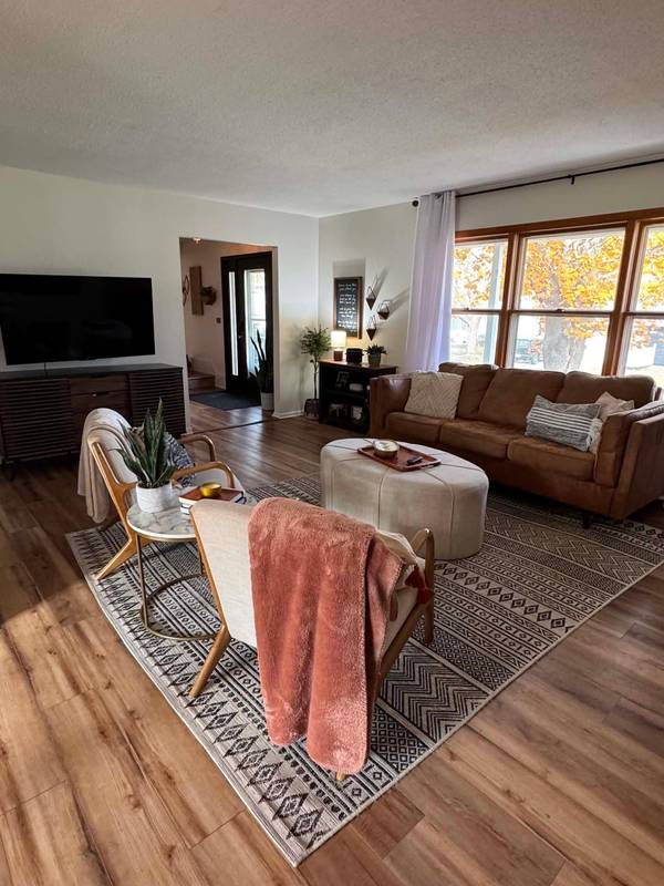1010 Foothills CIR, Albert Lea, MN 56007
