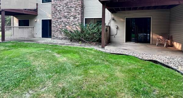 14302 Fairway DR, Eden Prairie, MN 55344