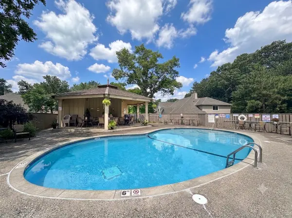 14302 Fairway DR, Eden Prairie, MN 55344
