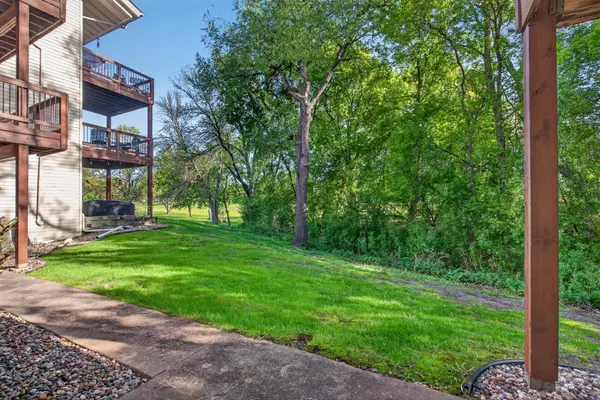 14302 Fairway DR, Eden Prairie, MN 55344