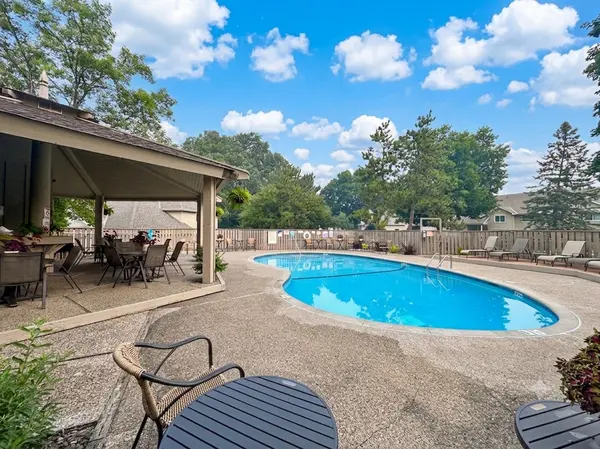 14302 Fairway DR, Eden Prairie, MN 55344