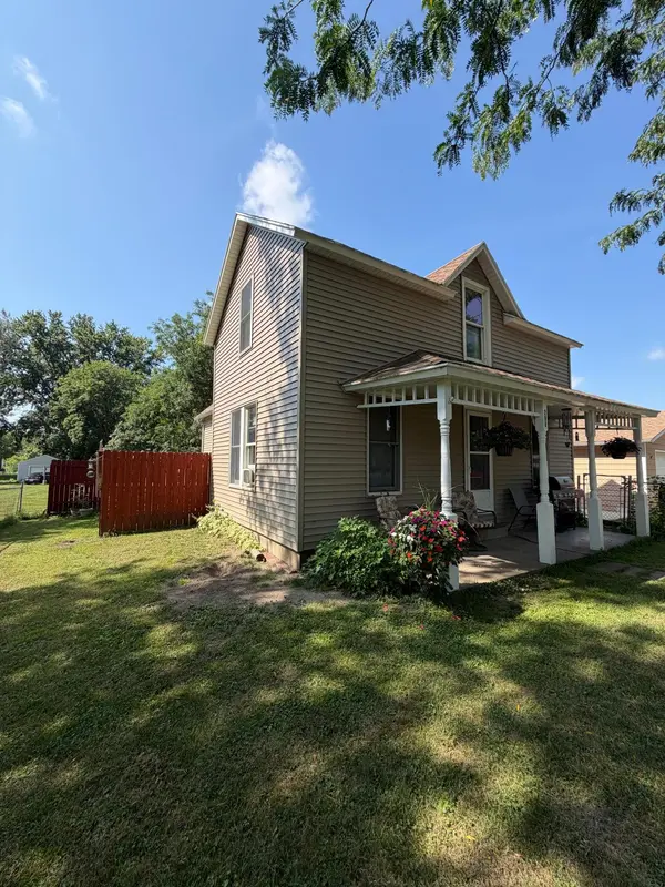 206 E 2nd ST, Hardwick, MN 56134