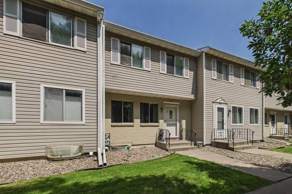 1467 Goodwin AVE N, Oakdale, MN 55128