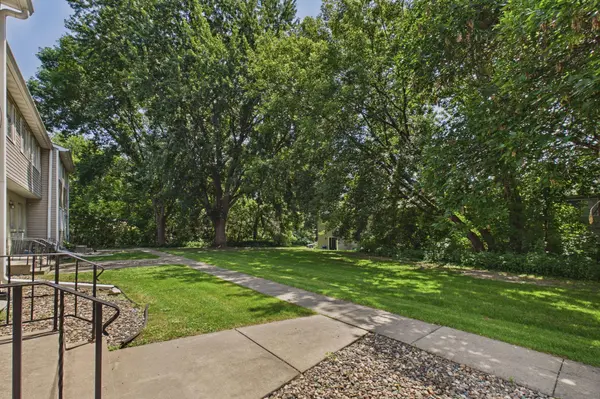 1467 Goodwin AVE N, Oakdale, MN 55128