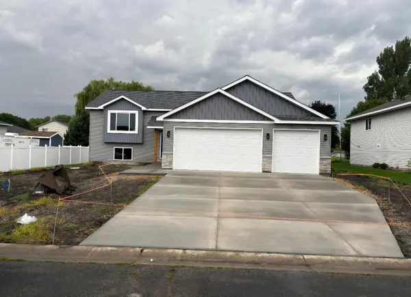 310 Gloria AVE, Green Isle, MN 55338