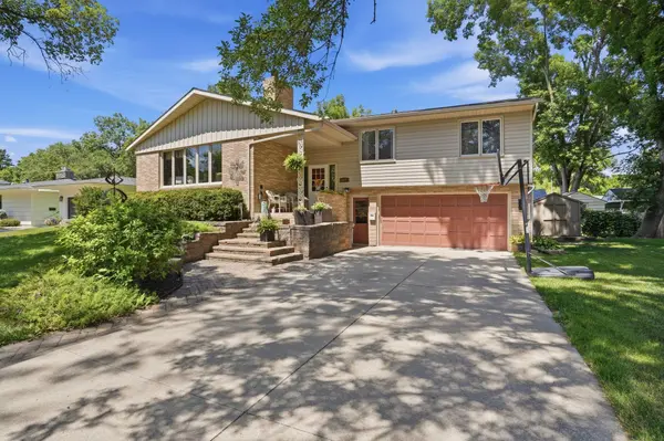 920 Meadow LN, Willmar, MN 56201