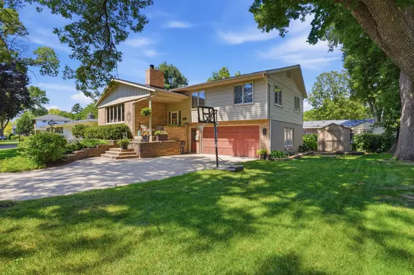 920 Meadow LN, Willmar, MN 56201