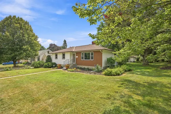 2464 Holloway AVE E, North Saint Paul, MN 55109