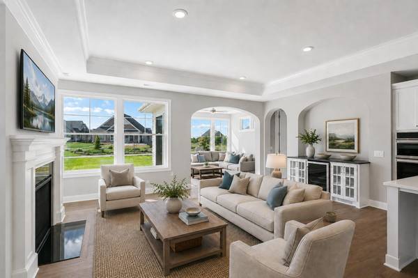 48 Spring Farm RD, North Oaks, MN 55127