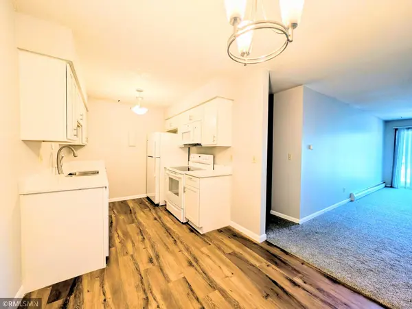 2700 Dale ST N #A214, Roseville, MN 55113