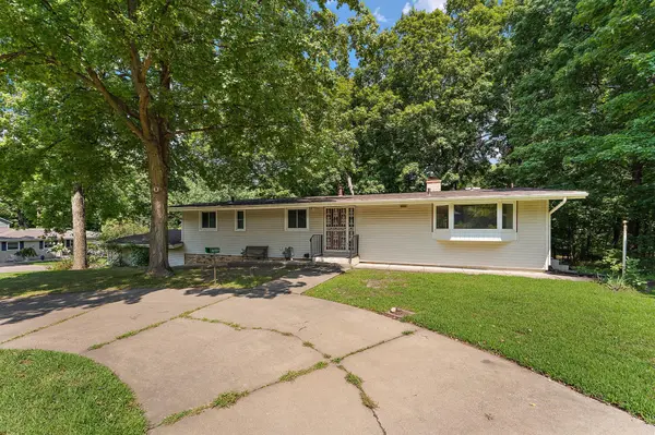 4125 Thrushwood LN, Minnetonka, MN 55345