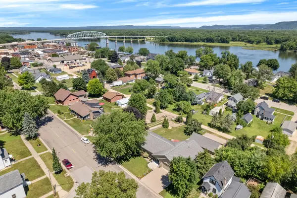 329 2nd ST E, Wabasha, MN 55981