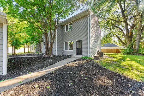 1639 Pleasant View DR, North Mankato, MN 56003