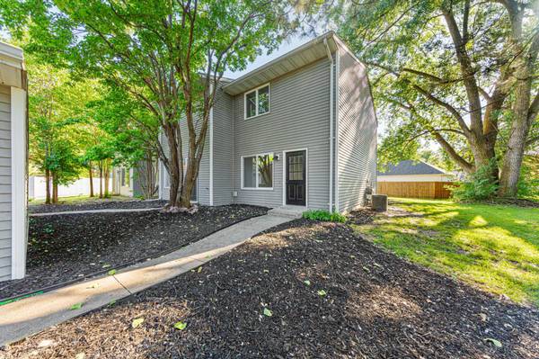 1639 Pleasant View DR, North Mankato, MN 56003