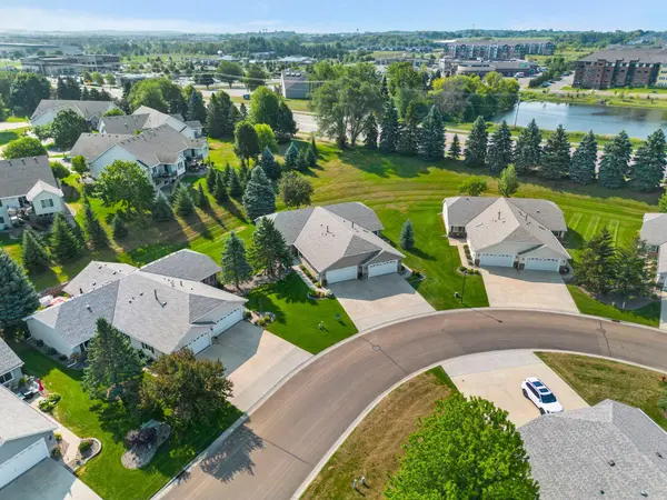 7632 Newbury RD, Woodbury, MN 55125