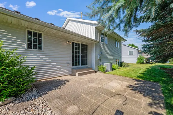 19 La Mar CT, North Mankato, MN 56003