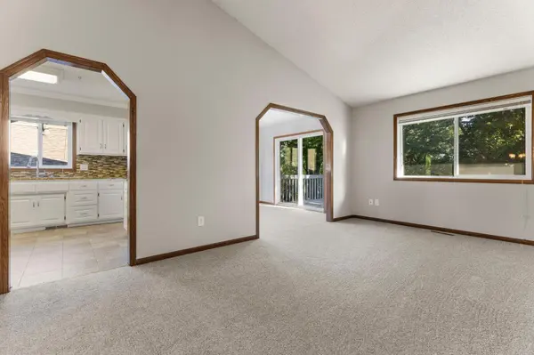 1434 Eastlake DR, Chaska, MN 55318