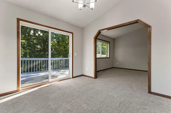 1434 Eastlake DR, Chaska, MN 55318