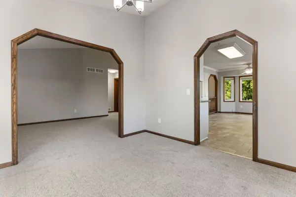 1434 Eastlake DR, Chaska, MN 55318