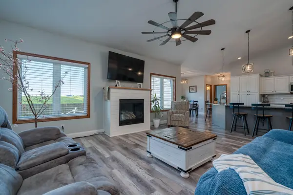 301 7th ST NW, New Richland, MN 56072